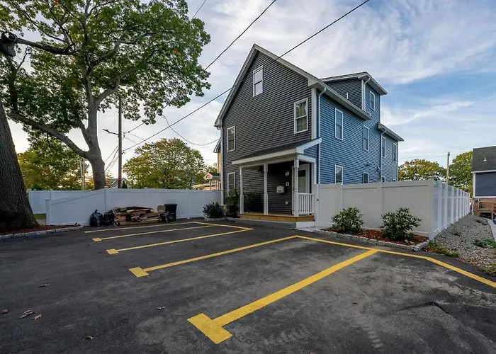Peaceful 5Br & 4Ba Quincy House W Patio, Near Red Line & Pet Friendly 284