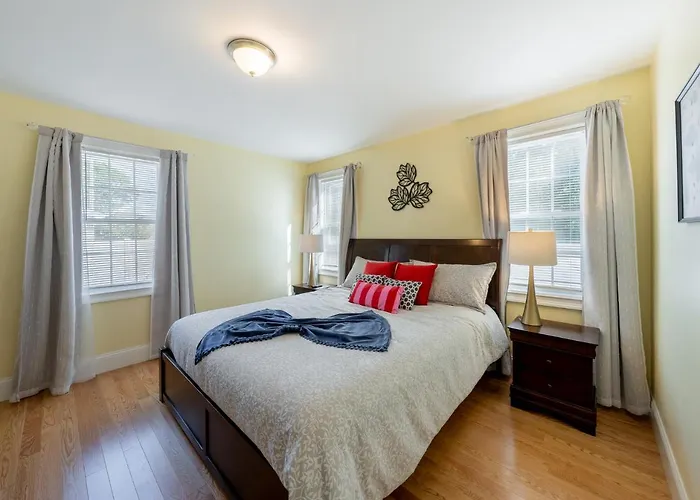 Peaceful 5Br & 4Ba Quincy House W Patio, Near Red Line & Pet Friendly 284