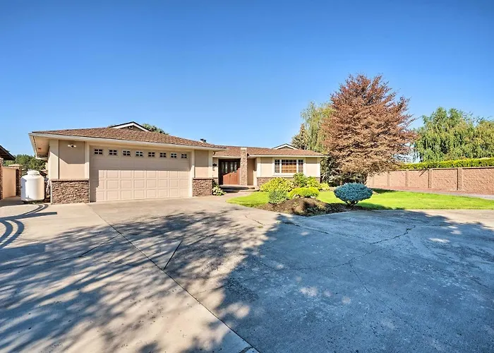 Moses Lake Retreat W/ Salt Water Hot Tub!