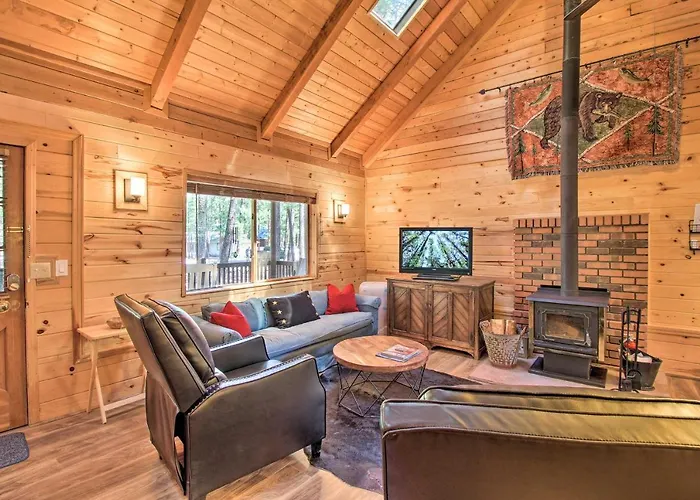Pinetop-Lakeside Cabin W/ Deck: Hike, Ski & Golf
