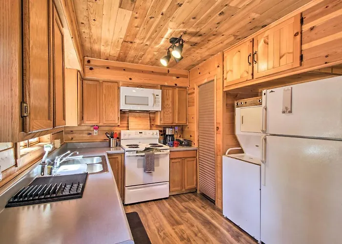 Pinetop-Lakeside Cabin W/ Deck: Hike, Ski & Golf