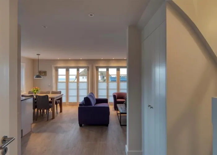 Rantum Dorf - Ferienappartments im Reetdachhaus 3&4