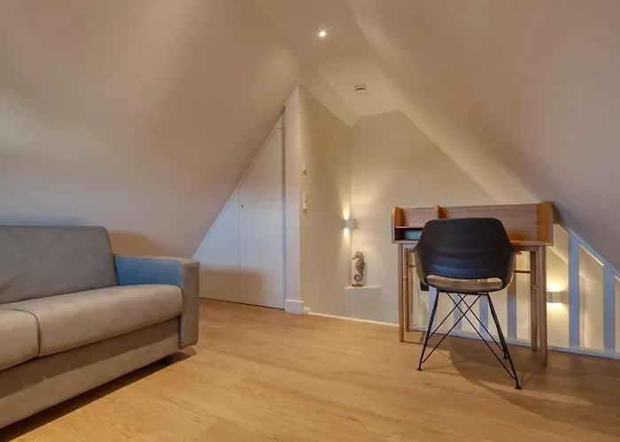 Rantum Dorf - Ferienappartments im Reetdachhaus 3&4
