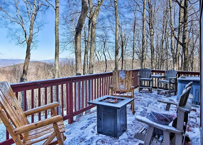 Hot Tub & Scenic Views: Beech Mountain Retreat