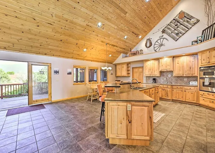 Charming, Spacious & Pet-Friendly Buena Vista Home