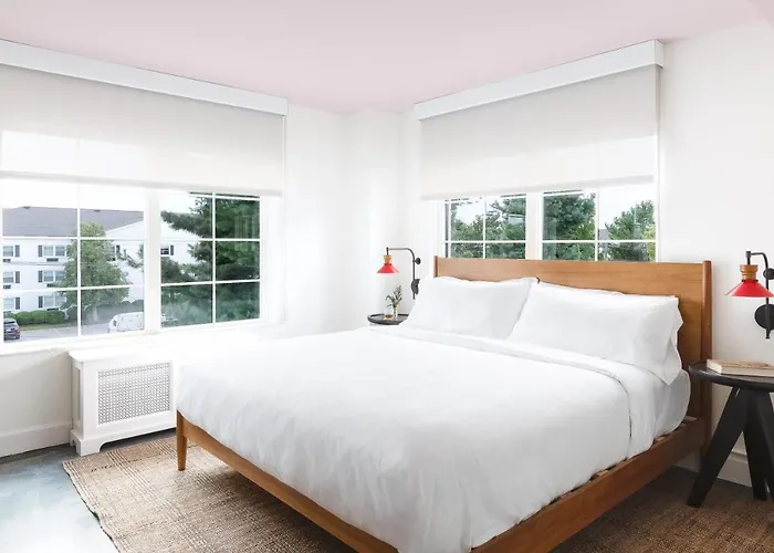 Elwood Hotel & Suites