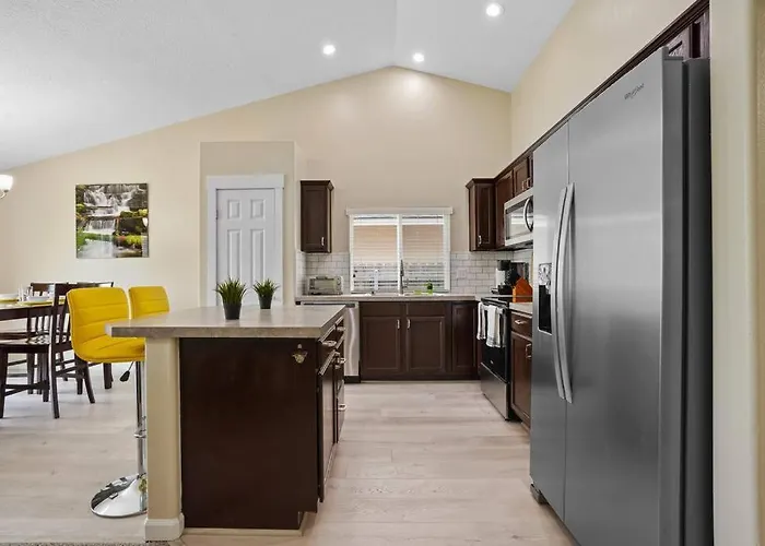 Remodeled, Charming Retreat On The City'S Doorstep