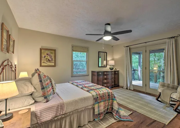 Cozy Clayton Cabin W/ Deck & Mountain Views!