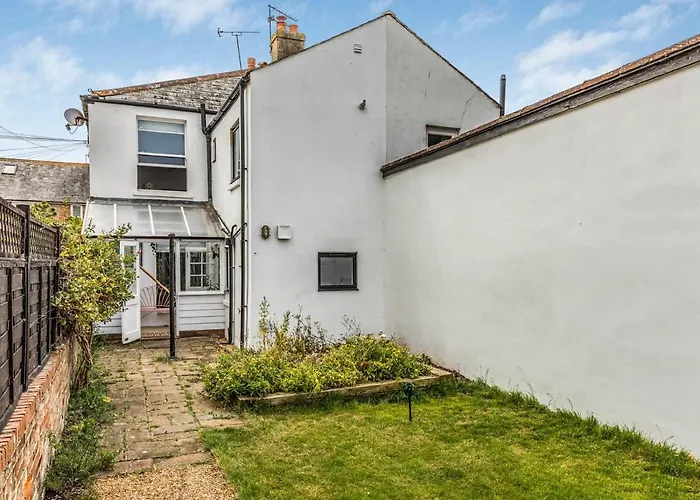 Delightful 2 Bed House A Stones Throw From Beach - Pass The Keys