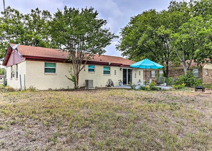 5 Mi To Fort Hood! 'Brooklyn House' W/ Fenced Yard