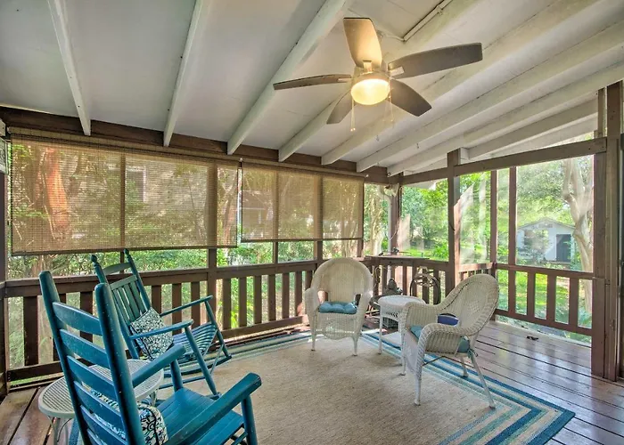 Pet-Friendly Natchez Home: Walk To Downtown!
