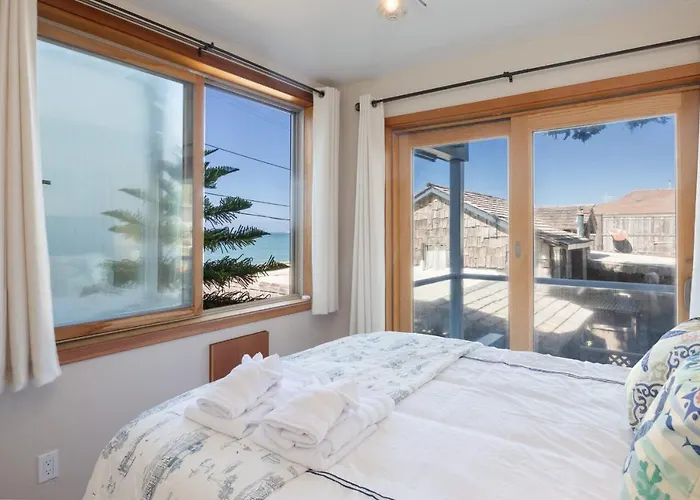 Beach Villa Home - Walk To Beaches Trails Restaurants Activities & More