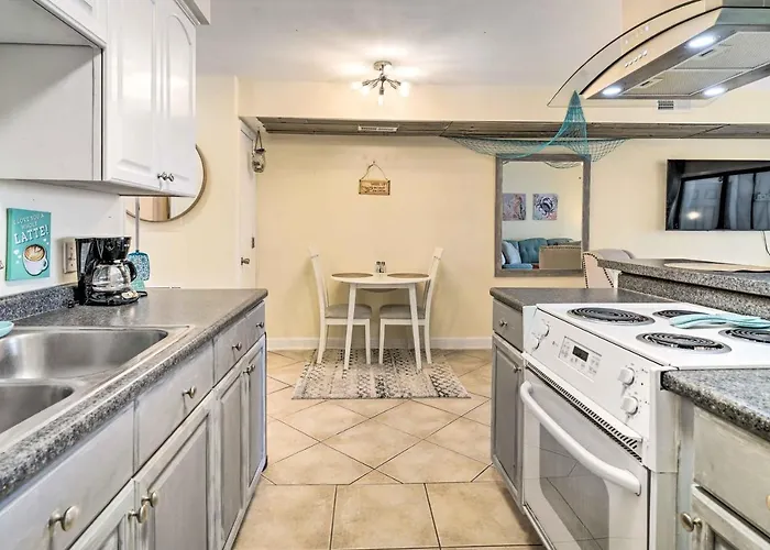 Coastal Condo W/ Pool Access - Steps To Beach