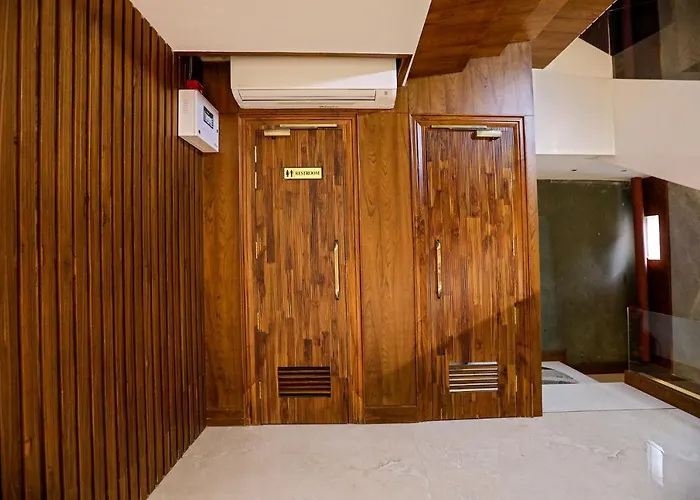 Royal Lalit Grand Hotel