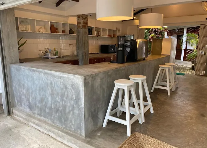 Una Beach Hotel & Olu Cafe