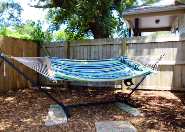 Beachy Bungalow For Family Fun! Walk To Beach!