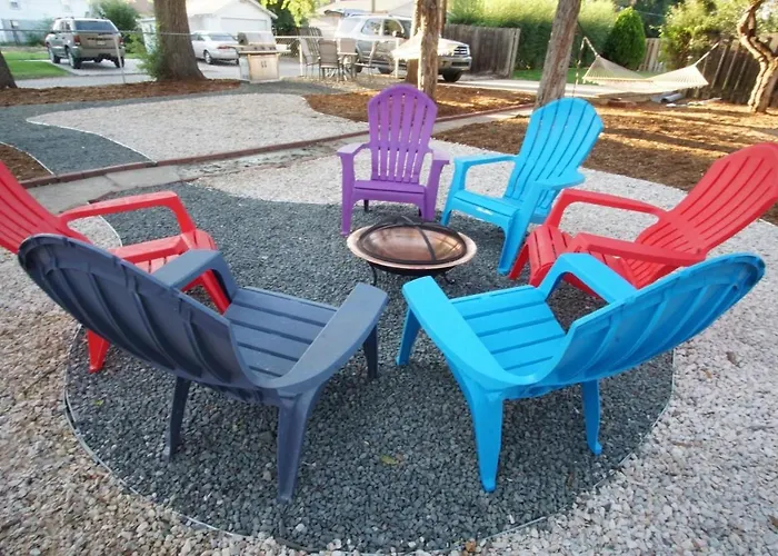 Close To Unc With Great Yard, Firepit & Free Bikes!