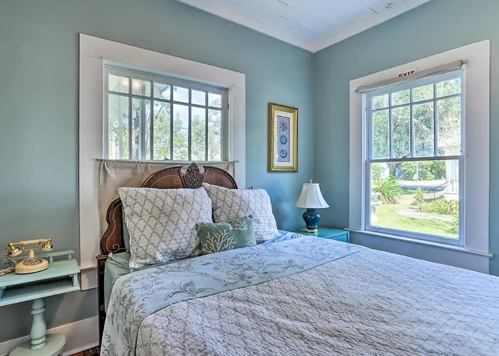 'Moon Pie Cottage' Near Downtown Ocean Springs!