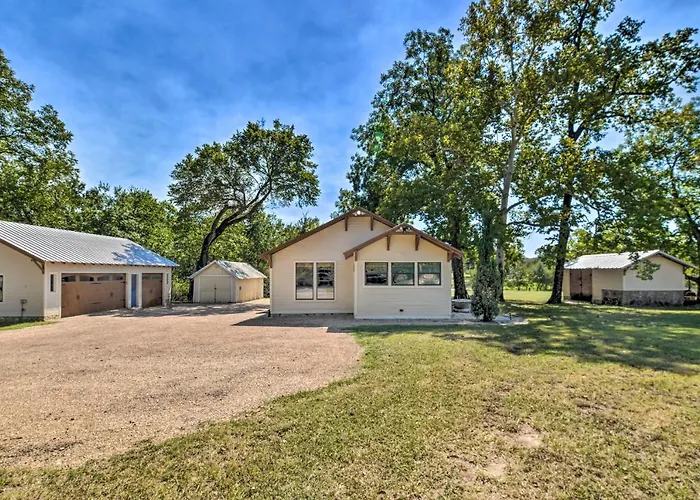 Spacious Glen Rose Home On Paluxy Riverfront