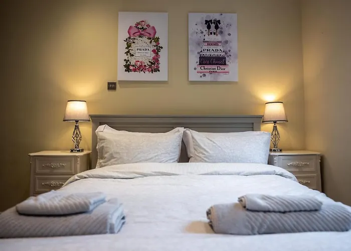 Stylish Central 2 Bedroom Apartment