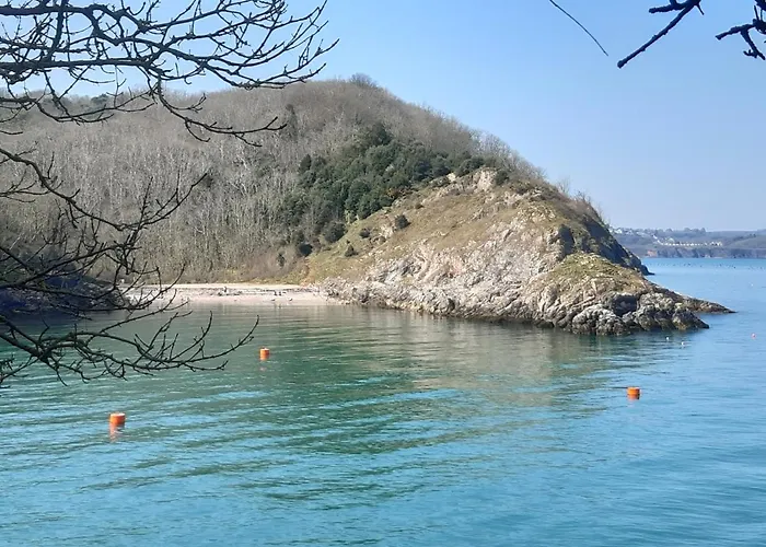 Port Side Brixham - Ideal Seaside Getaway - Parking - Wood-Burner - Dog Friendly