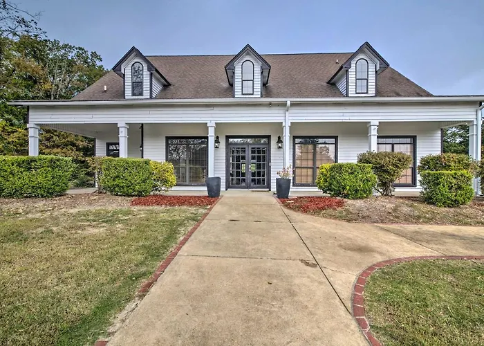 Starkvegas Clubhouse ~ 2 Mi To Msu Campus!