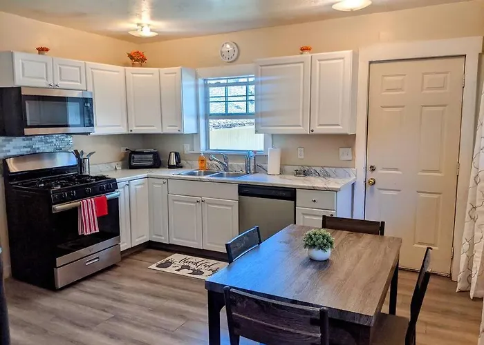 Susanville'S Cutest Cottage 3 Beds 1 Bath Sleeps 6