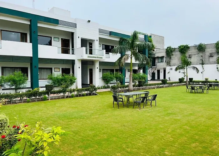 Hotel Whistling Greens