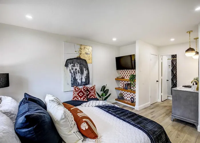Stylish Allen Home Near Watters Creek Village