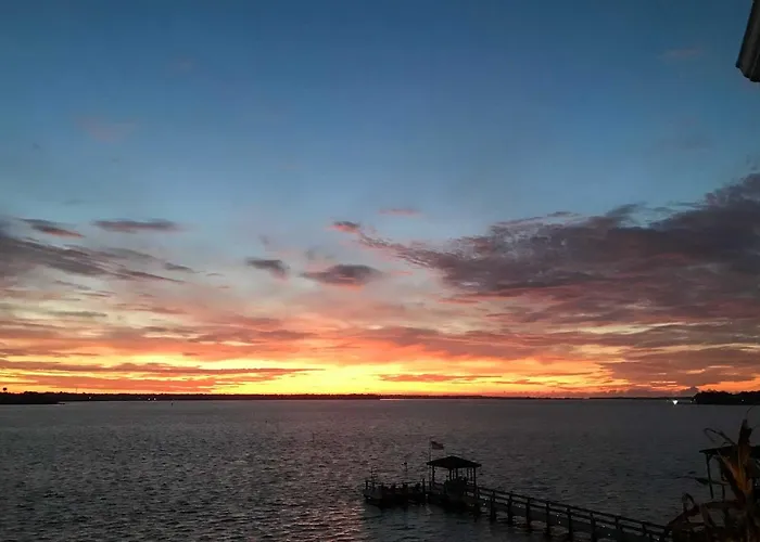 Charming Waterfront Home: Fish, Boat + More!