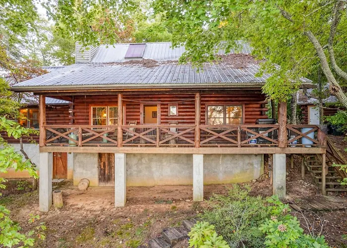 Lakefront Blairsville Cabin W/ Deck + Dock!