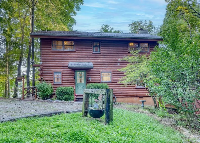 Lakefront Blairsville Cabin W/ Deck + Dock!