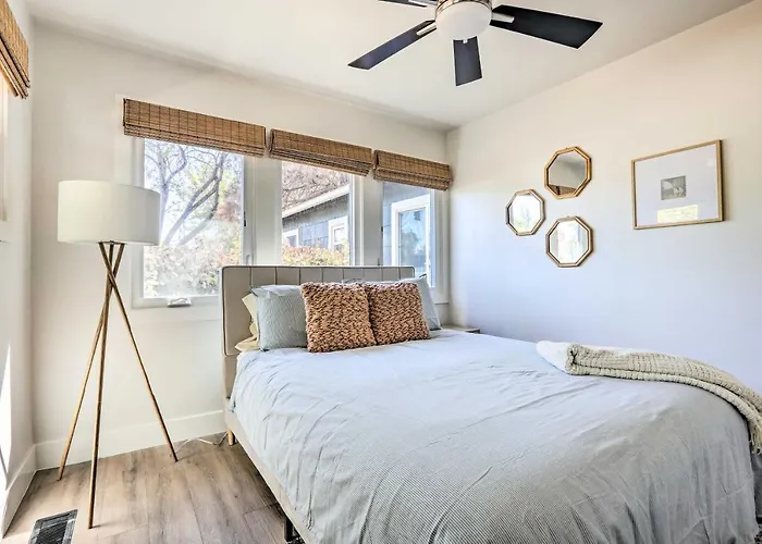 Boho-Chic Folsom Retreat: Walkable Location!