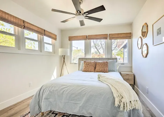 Boho-Chic Folsom Retreat: Walkable Location!