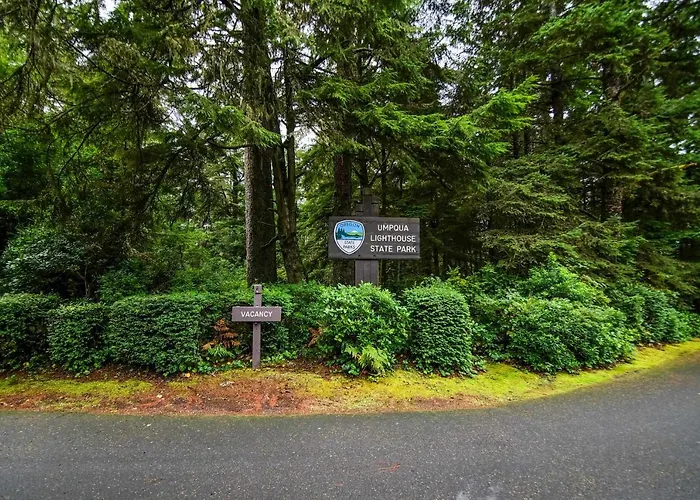 Winchester Bay Apt Near Dunes & State Parks!