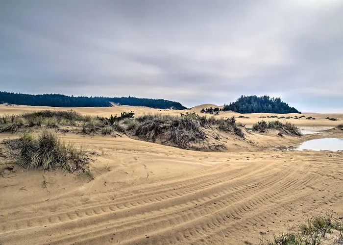 Winchester Bay Apt Near Dunes & State Parks!