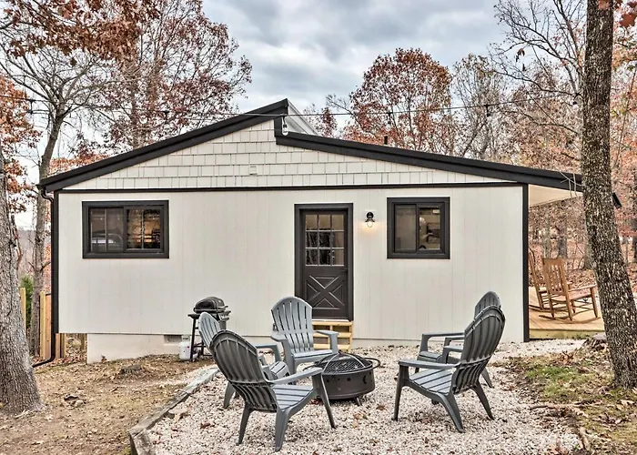 Pet & Family Friendly Cottage Near The Lake!