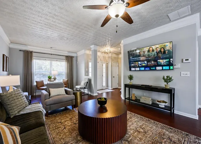 Modern 3Br Townhome Near Downtown Woodstock