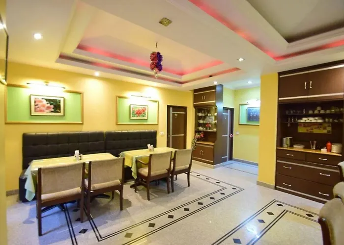 Goroomgo Marc Shimla Near Mall Road - Luxury Room - Excellent Service - Ample Parking - Best Hotel In Shimla