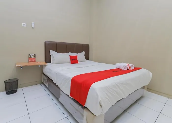 RedDoorz near BG Junction Surabaya