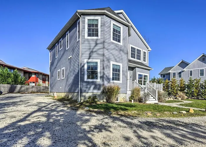 Charming Spring Lake Retreat, 1 Mi To Beach!