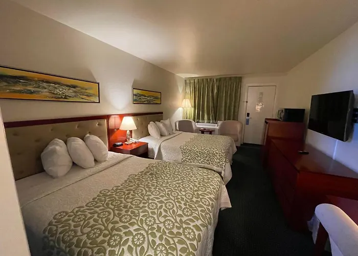 Days Inn By Wyndham Deming