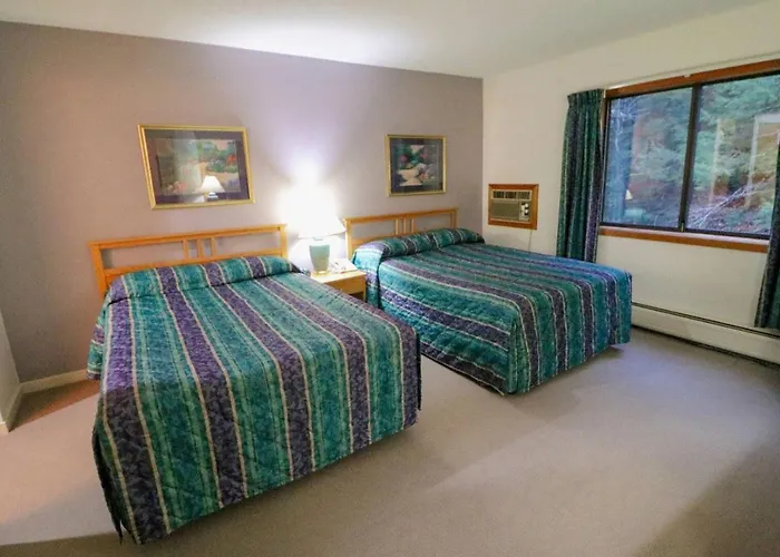 118 Cedarbrook Hotel Room
