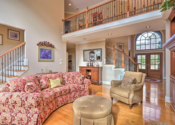 Luxury Estate: Game Room & Pickleball Court