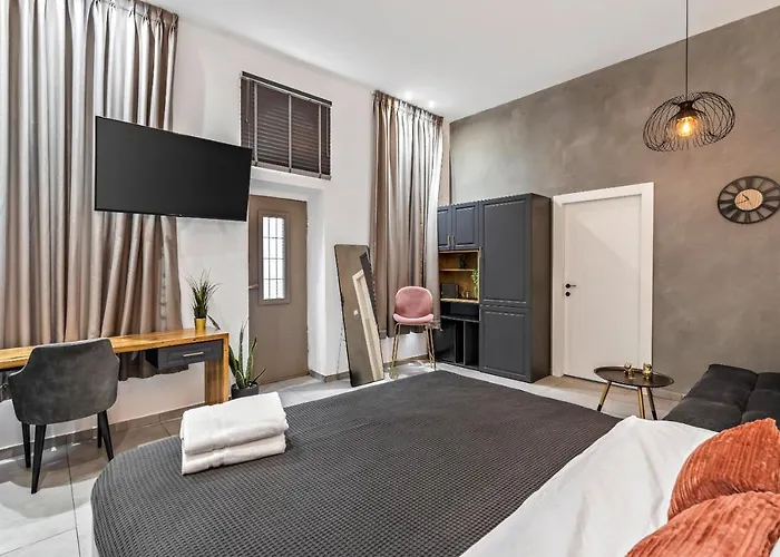 Old City Boutique - By La Finca Hotels- חוויית אירוח יוקרתית, חניה בחינם וקרבה לשדרת הקולינריה של העיר
