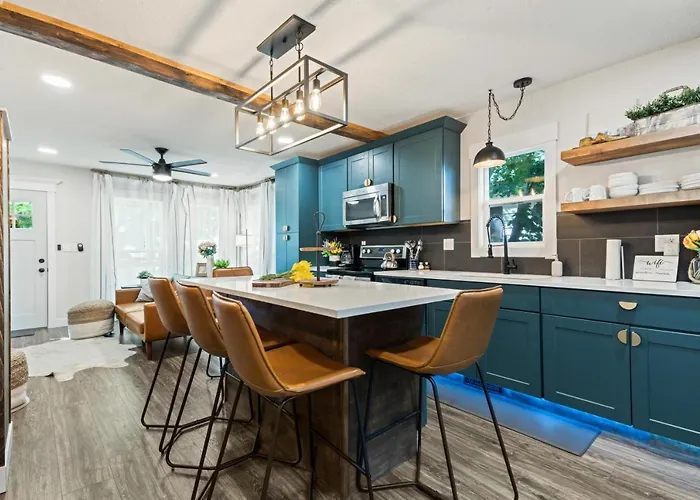 Modern Gatsby 2B15B Caldwell Near Golf Course!