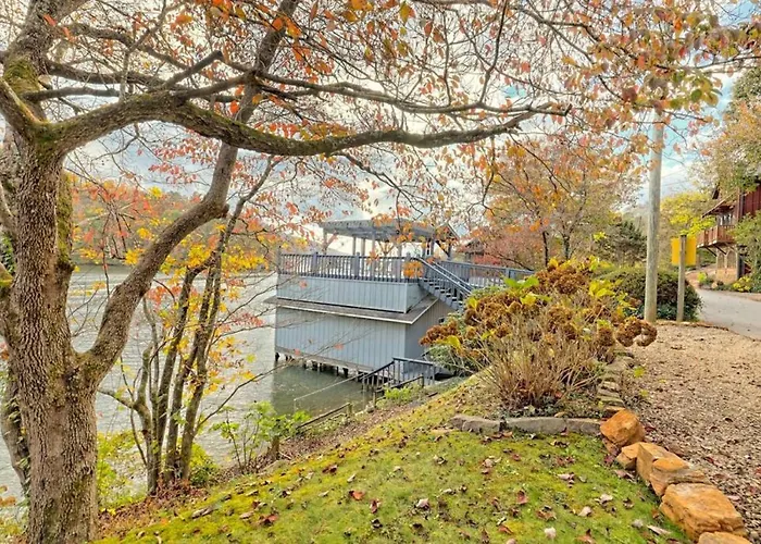 Bills Bungalow On Lake Burton With Top Dock And Patio