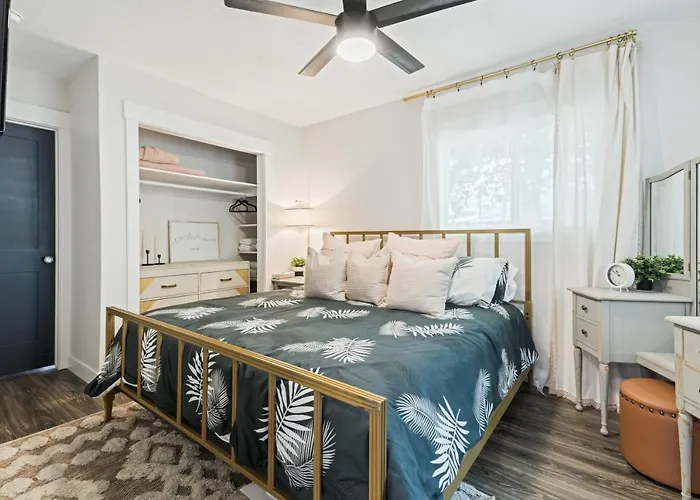 Modern Gatsby 2B15B Caldwell Near Golf Course!
