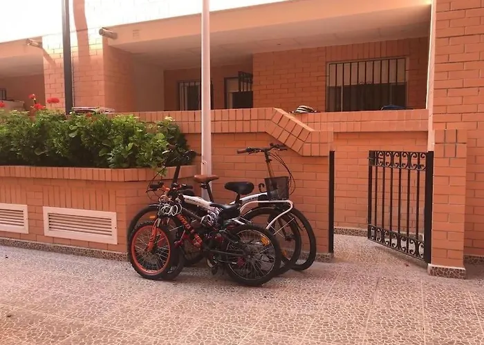 Bajo con gran terraza en Ribera de Cabanes