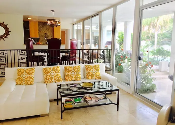 Spectacular Luxury 3000 Square Ft House On 1/3 Of Acre